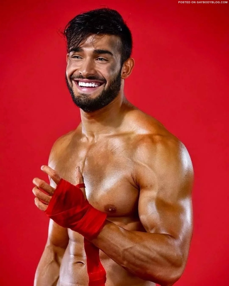 Sam Asghari smle 3