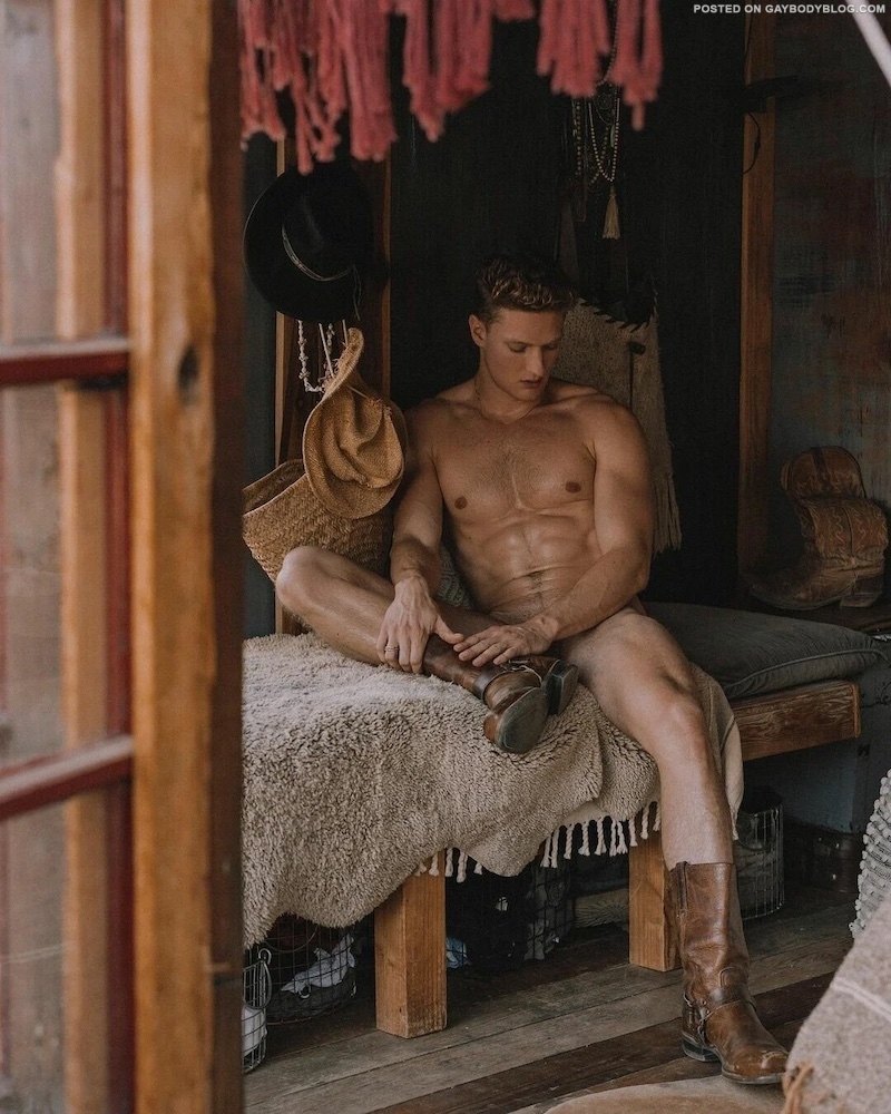 Liam Henry Nude 6