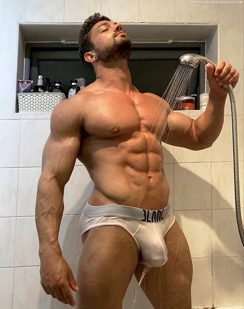 Eddie Chipp Shows Uncut Muscle Man Cock 4