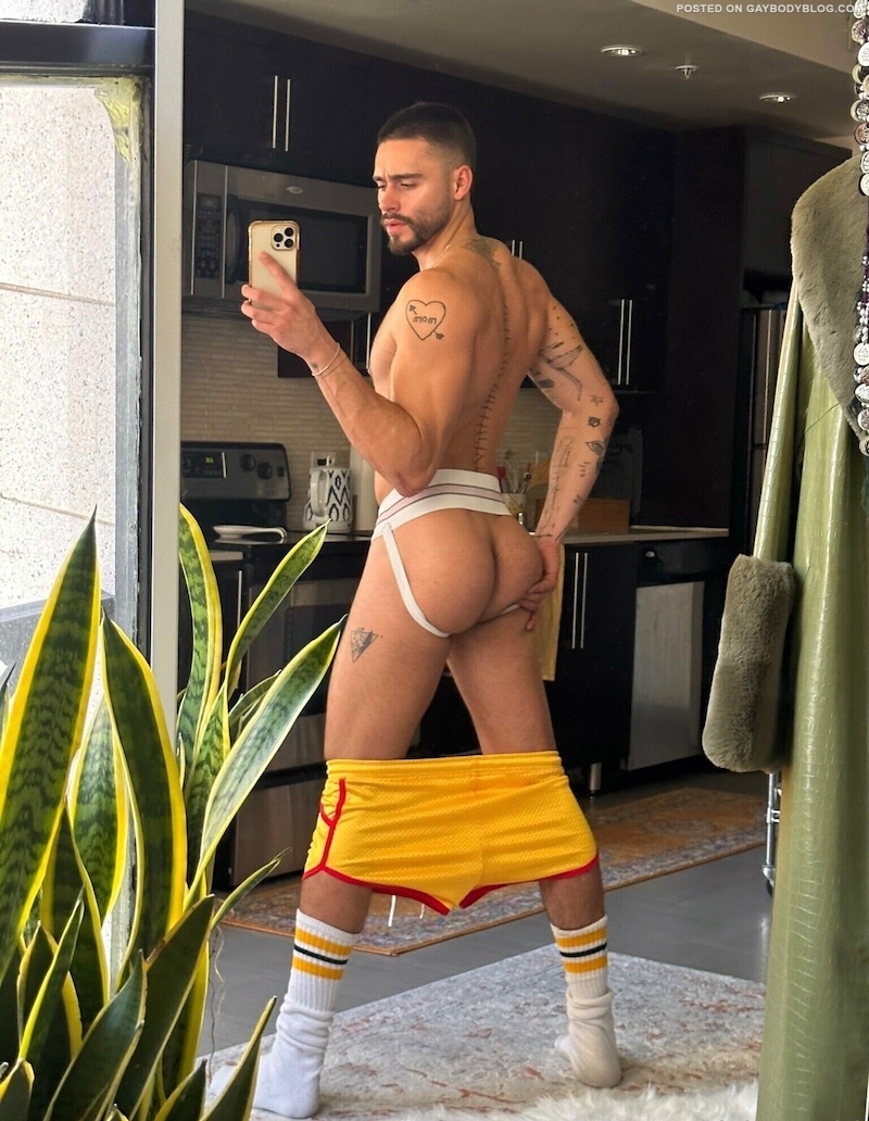 Maverick McConell naked 1