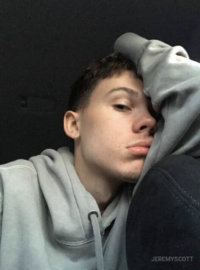 Slim Cam Boy Jeremy Scott Performs 1