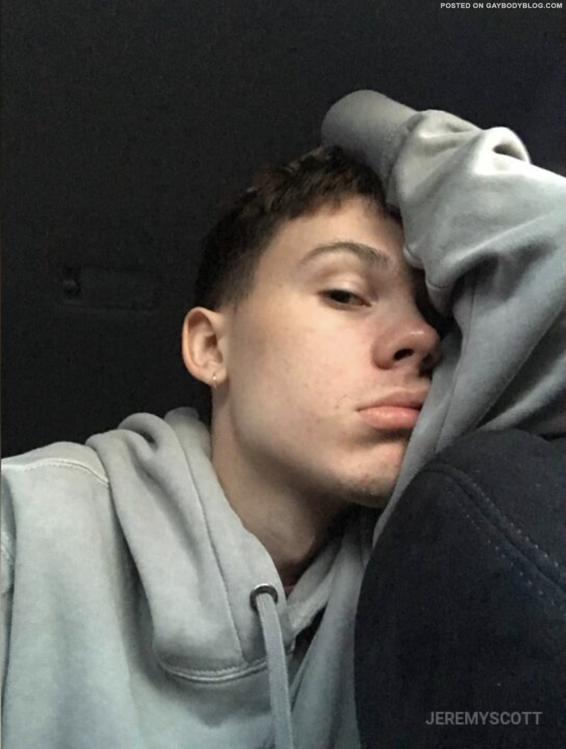 Slim Cam Boy Jeremy Scott Performs 1