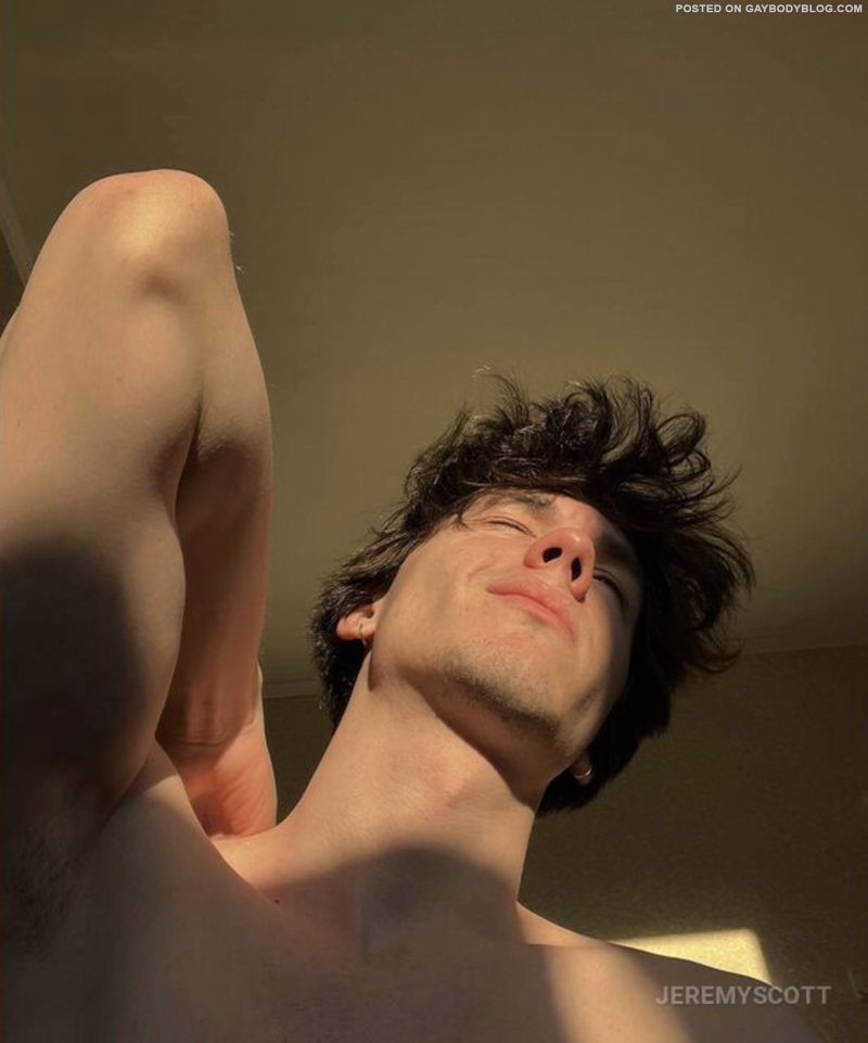 Slim Cam Boy Jeremy Scott Performs 2