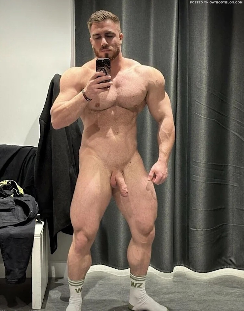bodybuilder Lorenzo Bassi naked and hard 5