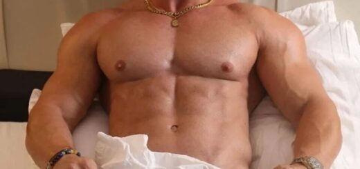 bodybuilder Lorenzo Bassi naked and hard 6